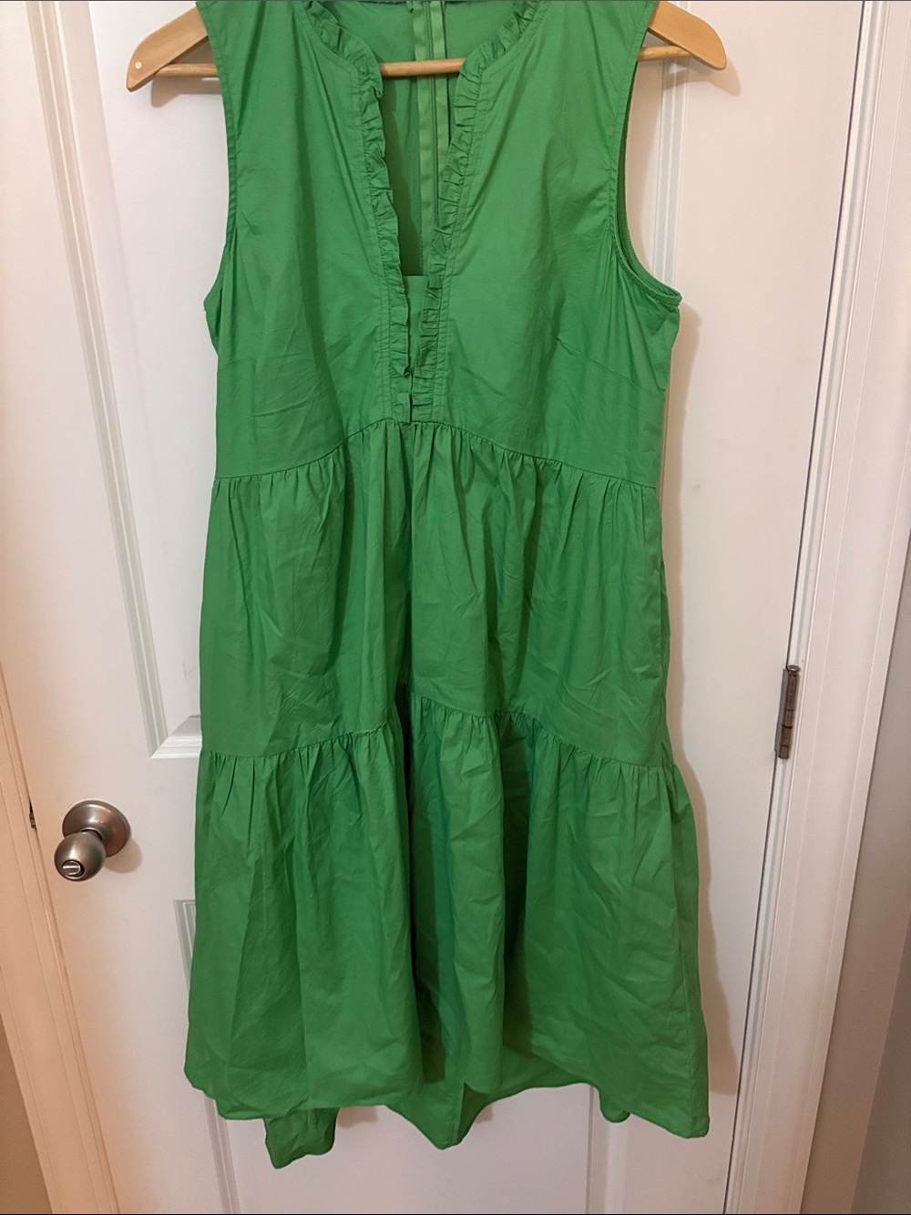 ‘London Times’ Women’s (Large) Green Sleeveless Tiered Dress with pockets!